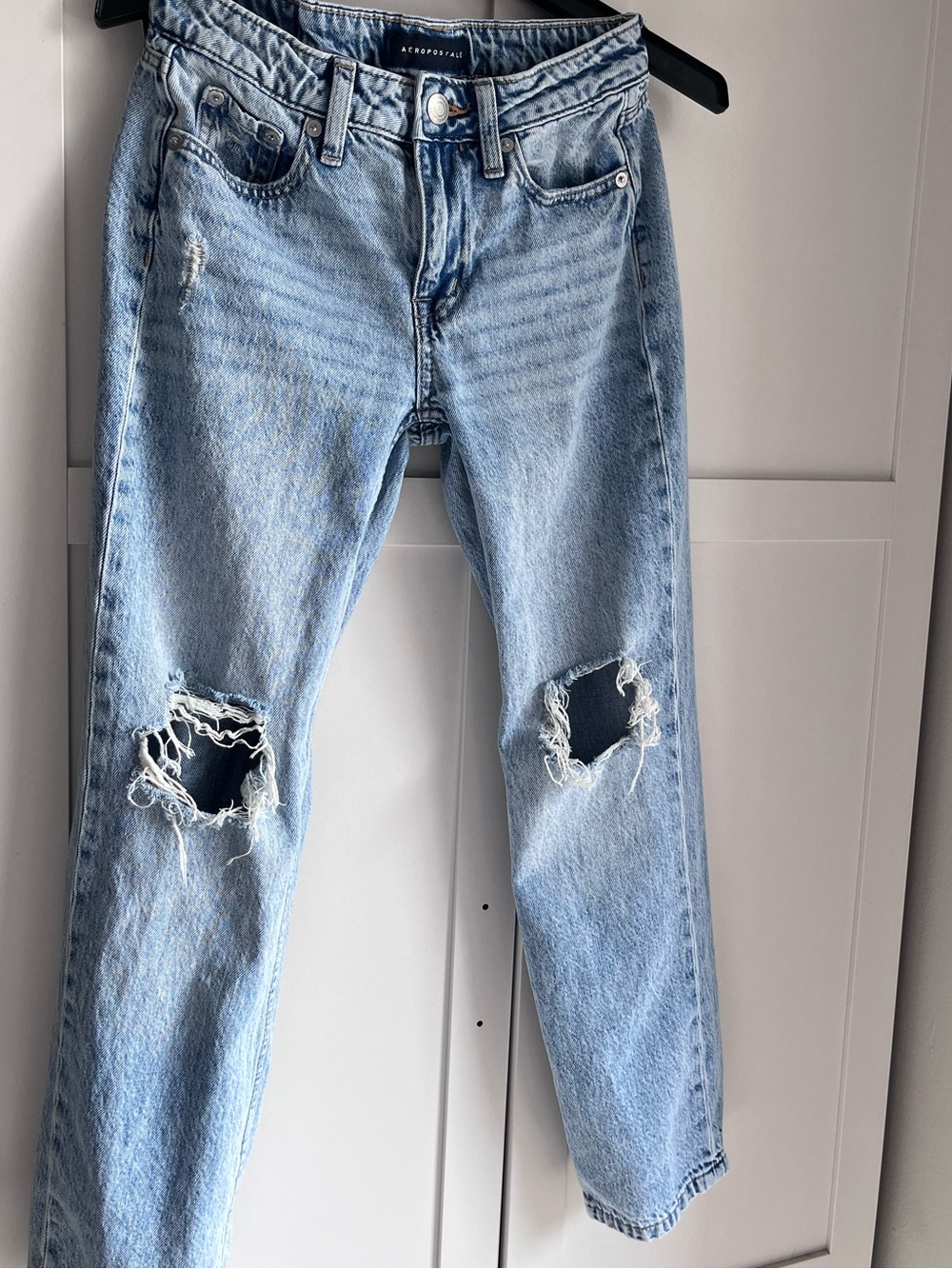 Aeropostale Light Wash Distressed ripped baggy low Straight-Leg Jeans 000 short